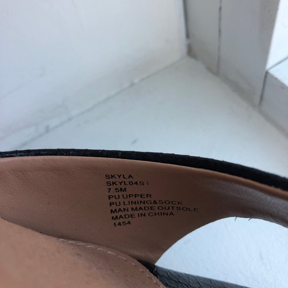 *NEW* Steve Madden Black Snakeskin Heels - Picture 4 of 6